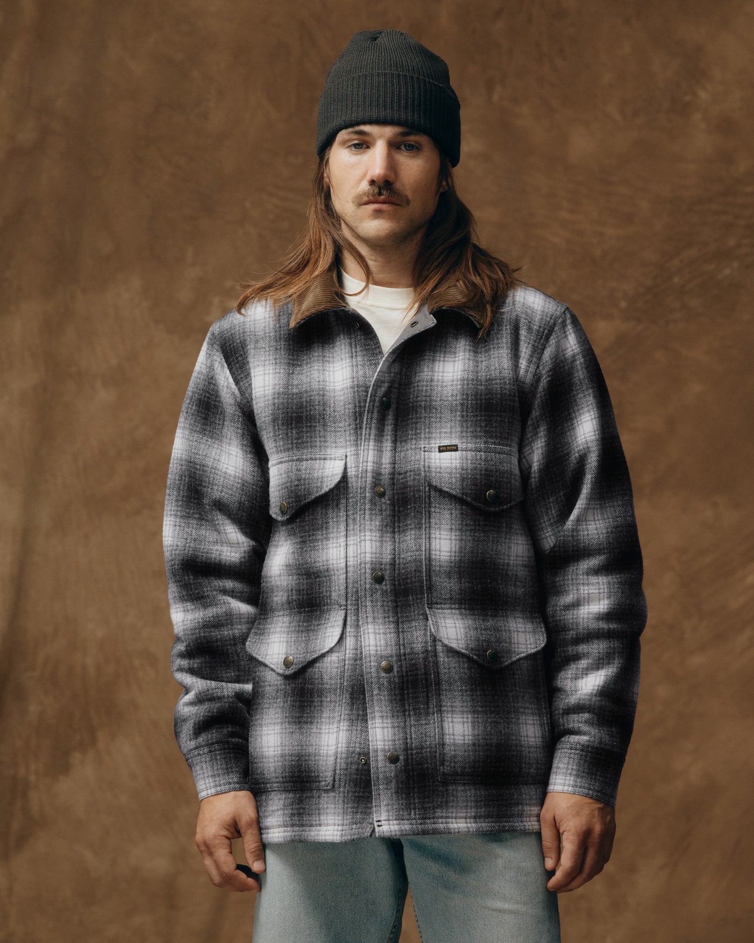 image of a model wearing Filson's Spokane Insulated Cruiser Jacket - Charcoal Ombre|| Model is 5'10" wearing a size medium