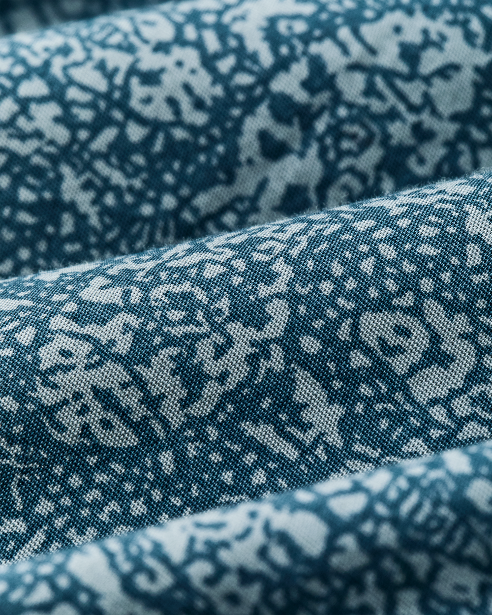 Alternate view of the Filson Filson's Washed Short Sleeve Feather Cloth Shirt - Blue / Print