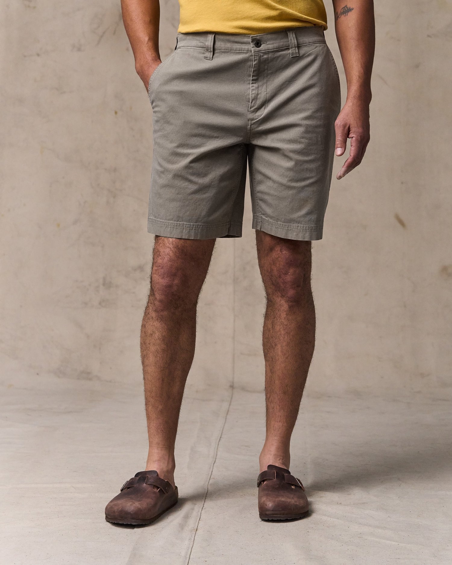 image of a model wearing Filson's Granite Mountain 9" Shorts - Hawk Brown|Model is 6'2" wearing a size 34